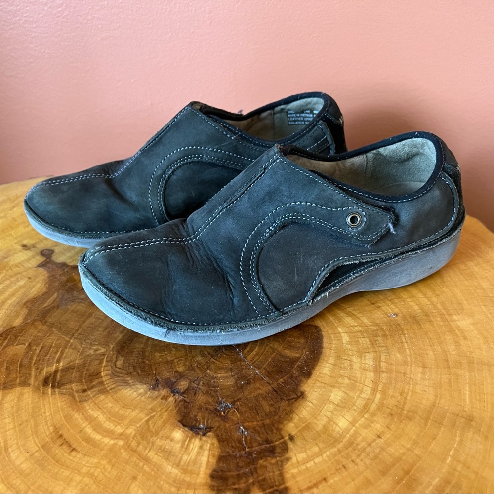 Womens CLARKS Wave Walk Black Walking Slip on Shoe Leather Nubuck Size 9 Comfort